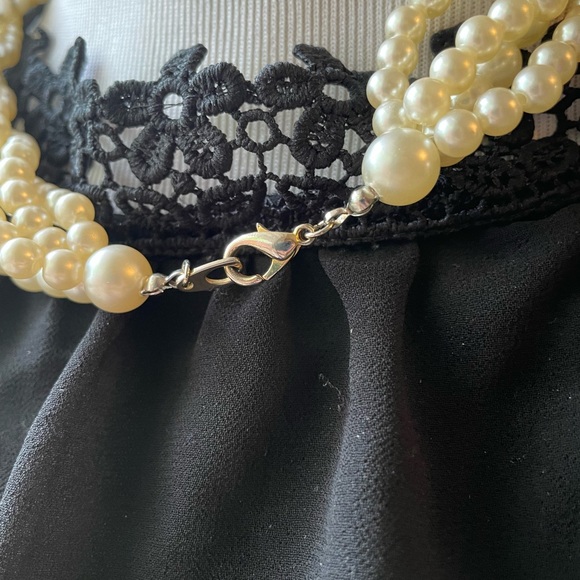 Elegant twisted faux pearl necklace - Picture 2 of 3